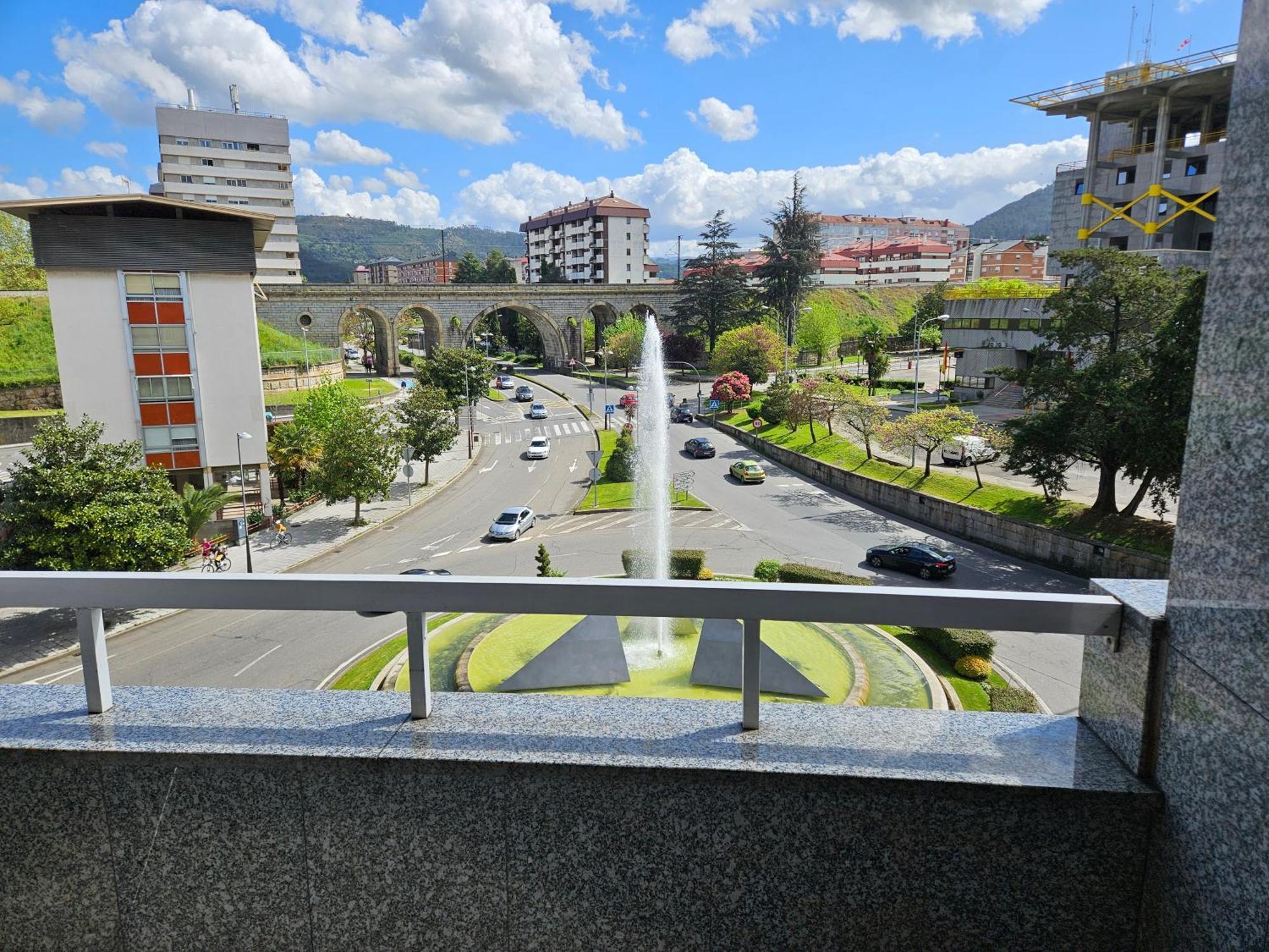 Piramides Ourense Buitenkant foto
