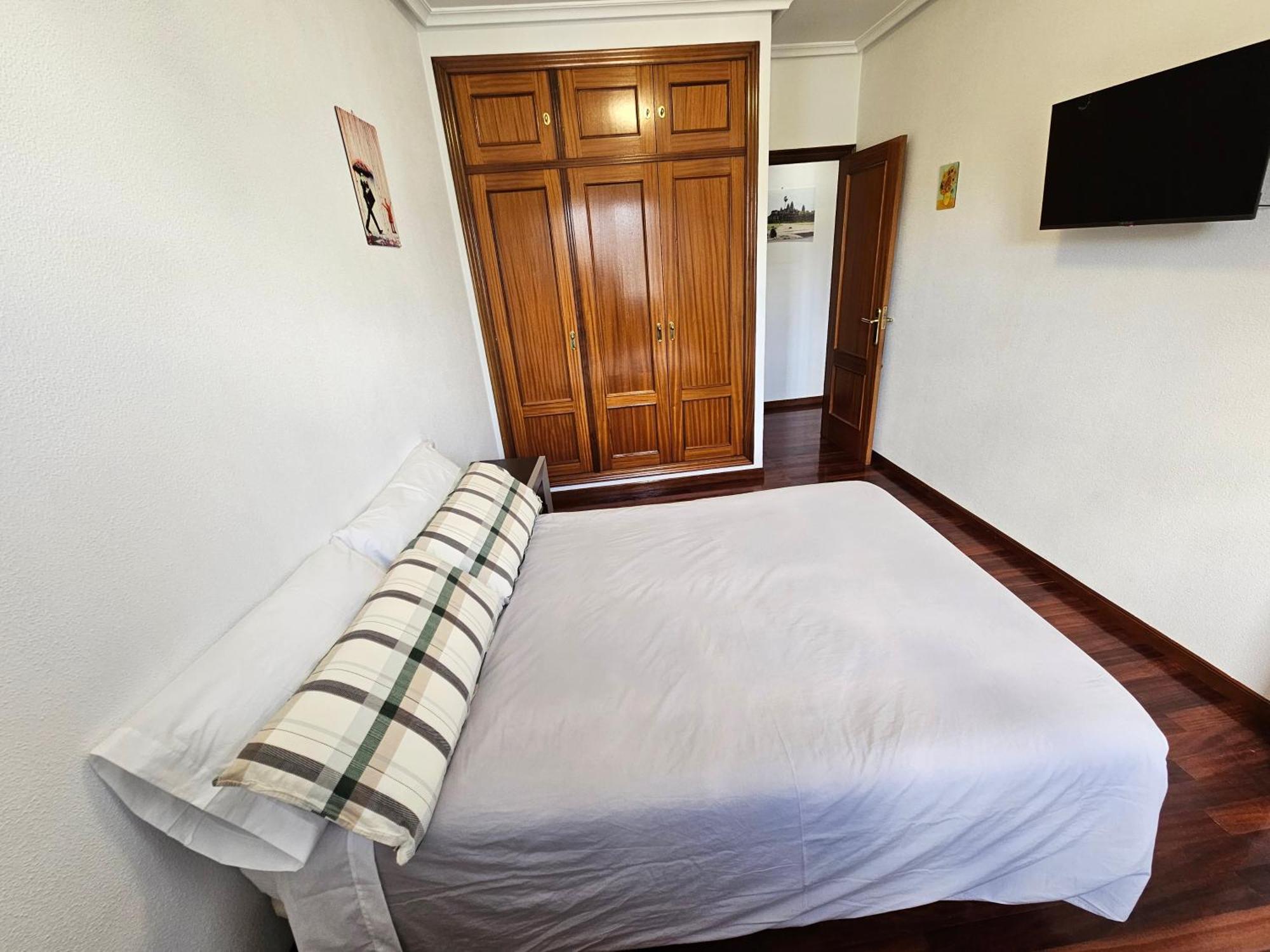 Piramides Ourense Buitenkant foto
